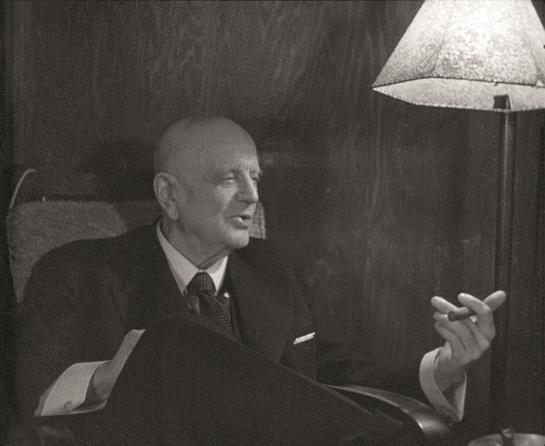 Jean Sibelius, retratado por los fotógrafos Aho & Soldan. 
