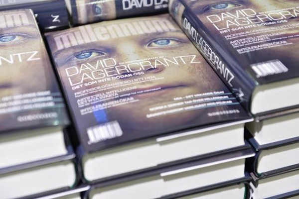 Asú luce la cuarta entrega de "Millennium" en las librerías suecas. Foto: Henrik Montgomery/TT