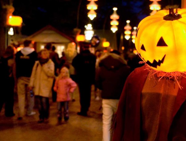 Ambientación de Halloween en el Parque Tívoli de Copenhague. Foto: dr.dk